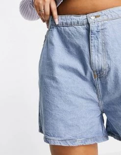 Wednesday's Girl Curve High Waist Mom Shorts In Light Wash Denim For Women -Wednesday's Girl Sales 2022 unnamed file 1277