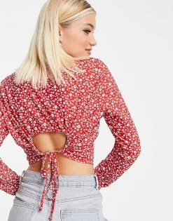 Wednesday's Girl Cut Out Back Long Sleeve Crop Top In Red Ditsy Floral For Women -Wednesday's Girl Sales 2022 unnamed file 1327