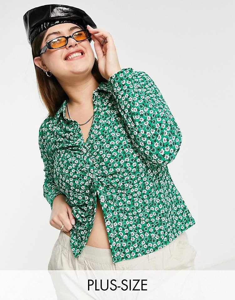 Wednesday's Girl Curve Ruched Front 90s Jersey Shirt In Green Ditsy Floral For Women 3 Wednesday's Girl Curve Ruched Front 90s Jersey Shirt In Green Ditsy Floral For Women