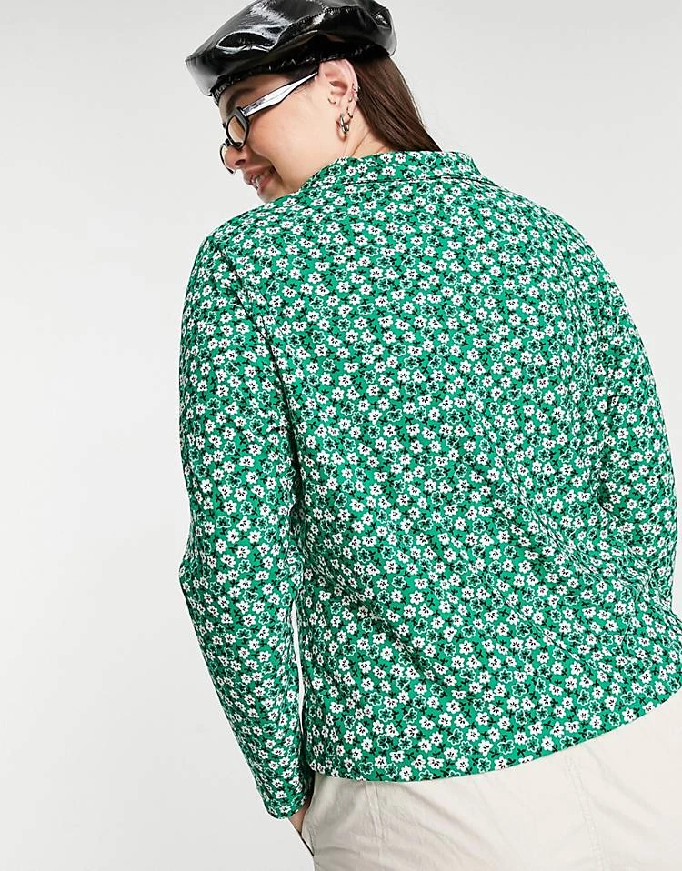 Wednesday's Girl Curve Ruched Front 90s Jersey Shirt In Green Ditsy Floral For Women 4 Wednesday's Girl Curve Ruched Front 90s Jersey Shirt In Green Ditsy Floral For Women - Image 2