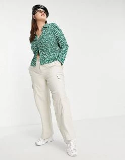 Wednesday's Girl Curve Ruched Front 90s Jersey Shirt In Green Ditsy Floral For Women 9 Wednesday's Girl Curve Ruched Front 90s Jersey Shirt In Green Ditsy Floral For Women -Wednesday's Girl Sales 2022 unnamed file 1352