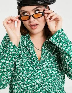 Wednesday's Girl Curve Ruched Front 90s Jersey Shirt In Green Ditsy Floral For Women 10 Wednesday's Girl Curve Ruched Front 90s Jersey Shirt In Green Ditsy Floral For Women -Wednesday's Girl Sales 2022 unnamed file 1353