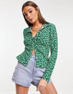 Wednesday's Girl Ruched Front 90s Jersey Shirt In Green Ditsy Floral For Women -Wednesday's Girl Sales 2022 unnamed file 1387