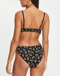 Wednesday's Girl Triangle Bra And Briefs Set In 90s Floral For Women Black Red Floral -Wednesday's Girl Sales 2022 unnamed file 1661