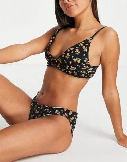 Wednesday's Girl Triangle Bra And Briefs Set In 90s Floral For Women Black Red Floral -Wednesday's Girl Sales 2022 unnamed file 1662