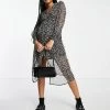 Wednesday's Girl Maternity V-neck Midi Tea Dress In Dark Ditsy Floral For Women Black Ditsy -Wednesday's Girl Sales 2022 unnamed file 200