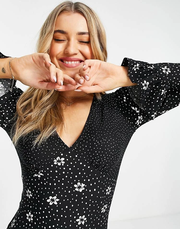 Wednesday's Girl Mini V-neck Shift Dress With Frill Detail In Mix Print For Women Monochrome Ditsy 5 Wednesday's Girl Mini V-neck Shift Dress With Frill Detail In Mix Print For Women Monochrome Ditsy - Image 3