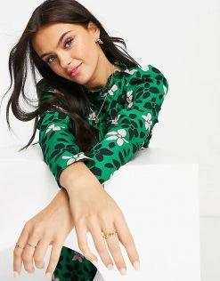 Wednesday's Girl High Neck Ruched Bust Long Sleeve Mini Tea Dress In Green Floral For Women -Wednesday's Girl Sales 2022 unnamed file 328