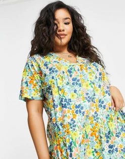 Wednesday's Girl Curve Mini Smock Dress With Tiered Skirt In Summer Floral For Women White Floral -Wednesday's Girl Sales 2022 unnamed file 402