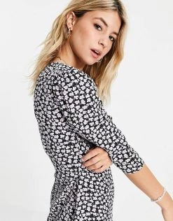 Wednesday's Girl Mini Wrap Dress In Ditsy Floral Print For Women Black White Floral -Wednesday's Girl Sales 2022 unnamed file 427