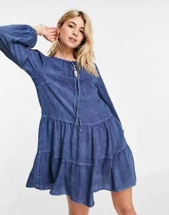 Wednesday's Girl Mini Smock Dress With Tiered Skirt In Denim For Women Indigo Denim -Wednesday's Girl Sales 2022 unnamed file 568