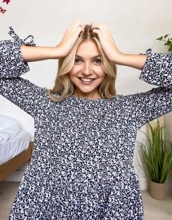 Wednesday's Girl Long Sleeve Smock Dress In 90's Floral For Women Navy Floral -Wednesday's Girl Sales 2022 unnamed file 712